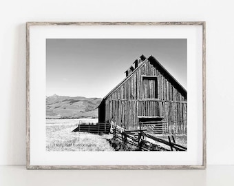 Black and White Barn Photo, Farmhouse Wall Decor, Barn Photograph, Barn Print, Modern Farmhouse Wall Art