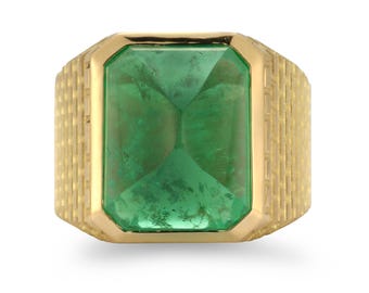 Vintage Emerald Pyramid Ring in 18K Gold