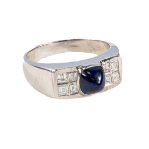 Anillo de platino con zafiro y diamantes