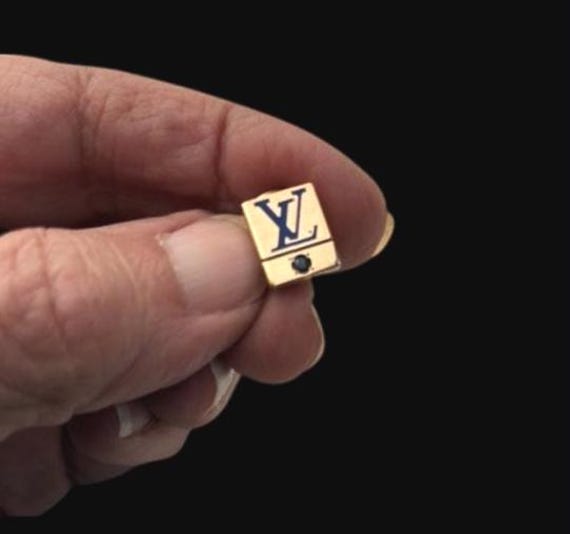 Rare 1990s Louis Vuitton 14K Gold Lapel Pin With Sapphire – 5-year