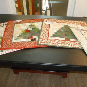 Handmade Quilt--small Christmas wall-hanging