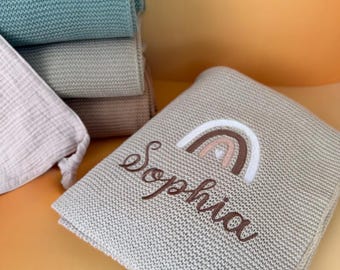 Personalisierte Babydecke: Gestrickte Baumwollmischung Regenbogen Decke.