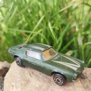 Vintage Diecast Chevrolet Camaro D98 – Classic Green Toy Car – 1970s Style Collectible