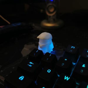 Master Chief keycap STL-bestand, Halo-geïnspireerde ambachtelijke keycap voor mechanische toetsenborden, 3D-afdrukbare helmkap, Cherry MX-compatibel