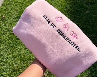 crewneck Latina sweater  // embroidery crewneck sweater  // Hija de inmigrantes embroidery crewneck sweater