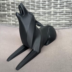 Modern Geometric Wolf Figurine – Black Abstract Wolf Sculpture for Living Room & Office Decor | Minimalist Animal Figurine Gift