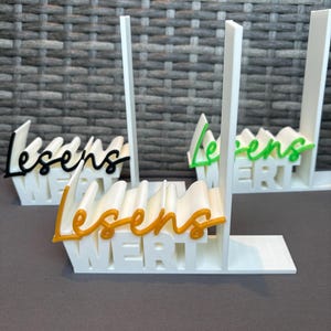 Bookend &quot;Worth Reading&quot; | 3D-printed | Modern design for bookshelves and desks | Color selectable