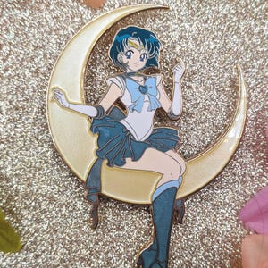 Sailor moon sailor mercury ami Mizuno amy crescent moon pin