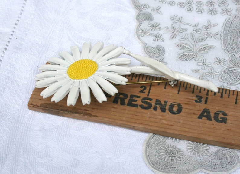 retro white Vintage enamel daisy pin Mid century mod pin summer brooch simple mod brooch flower power brooch yellow spring brooch