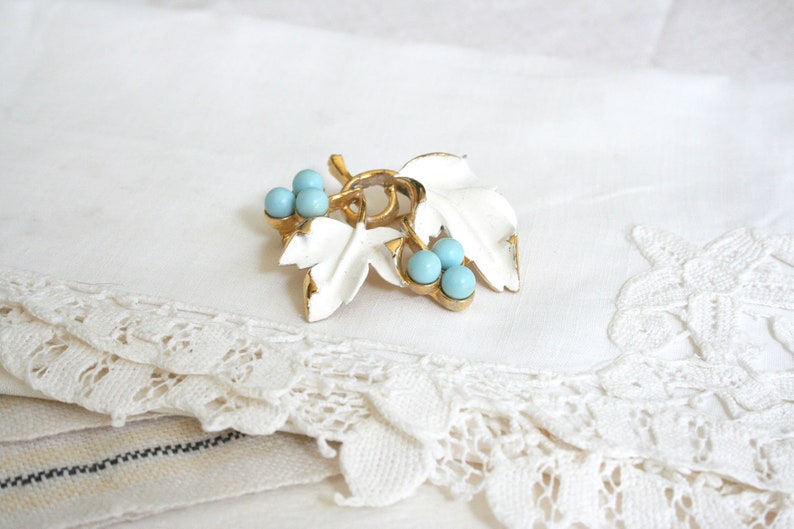metal floral blue spring Sarah Coventry vintage enamel brooch white Mid century retro baby blue grapes berries leaves summer
