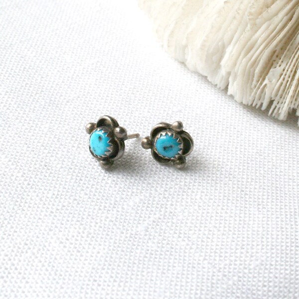 Vintage Native American snake eye turquoise earrings. Southwest, silver, geometric, floral, delicate, studs, lightweight, everyday, oxidized
