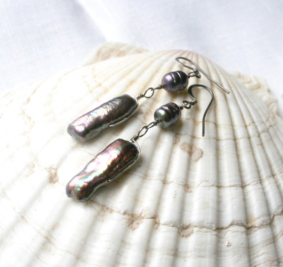 Vintage iridescent purple pearl earrings. Long ba… - image 1