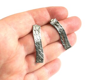Italian sterling silver diamond cut flat chain earrings, light weight, minimal