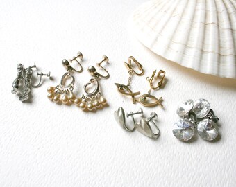 Lot of delicate vintage 1960s earrings. Five pairs, small earrings, screw back, clip, silver tone, gold tone, dangle, rhinestone faux pearl