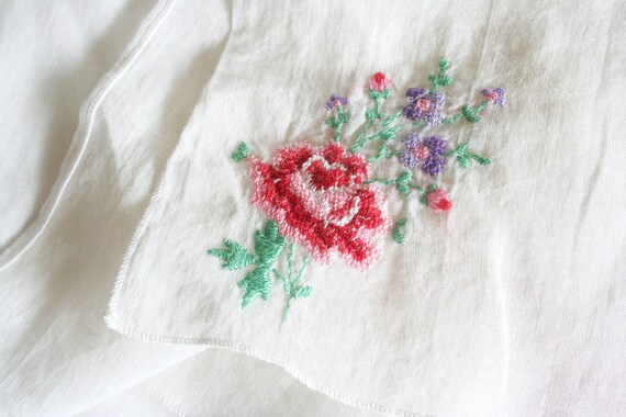 Lot of three vintage hankies. Floral handkerchief… - image 4
