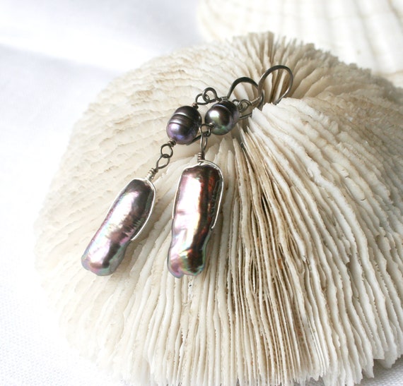 Vintage iridescent purple pearl earrings. Long ba… - image 3