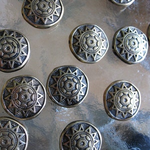 SALE Tribal Sun Beads 10 VTG Antiqued Silver Plated Acrylic 18mm Beads image 3