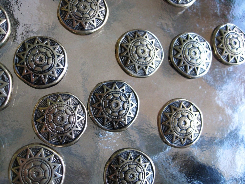 SALE Tribal Sun Beads 10 VTG Antiqued Silver Plated Acrylic 18mm Beads image 3