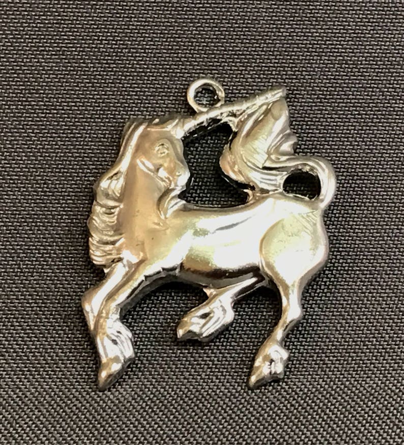 BULK 20 Unicorn charms antique silver tone A638