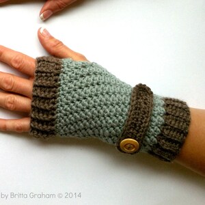 Womens Glove Pattern using DK weight yarn No.916 Digital Download English