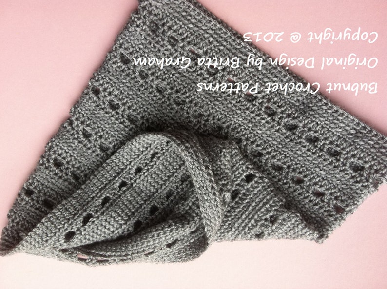 Tres Chic Ladies Cowl Infinity Scarf Crochet Pattern No.512 Digital Download ePattern English image 1