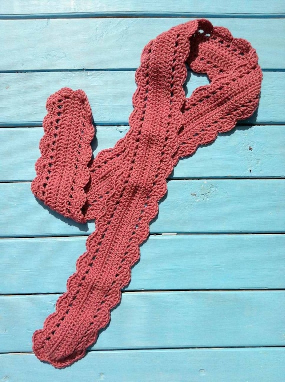 Modello di sciarpa all'uncinetto Il modello di sciarpa skinny di