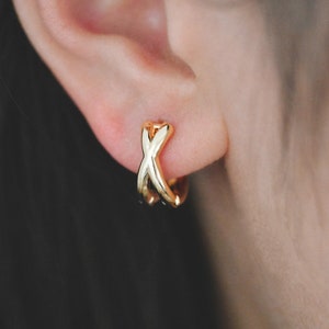 10pcs Gold/ Silver Tone Criss Cross Hoop Earrings, Gold/ Rhodium plated Brass,  Huggie Earrings, Gold Hoops, Huggies (GB-3465)