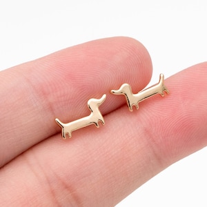 10pcs Gold Dachshund Earrings, Gold Plated Brass, Sausage Dog Stud Earrings (GB-4108)