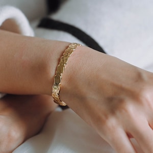 1pcs Gold Hammered Bangle Bracelet, Stackable Bracelets, Adjustable Bangle Bracelet (GB-3533)