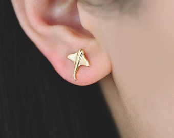 10pcs Gold/ Silver Manta Ray Earrings, Gold/ Rhodium plated Brass, Stingray Fish Stud Earrings (GB-4460-A)