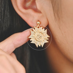 4pcs CZ Pave Gold Medallion Charm, Medal charm Pendant, Jewelry Supply (GB-1766-G)