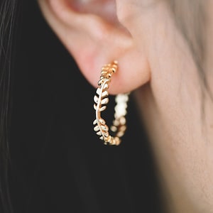 10pcs Dainty Gold Leaf Hoop Earrings, Gold Hoop Earring, 25mm Circle Leaf Earring (GB-1975)
