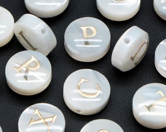 Cuentas de alfabeto de concha de 8 mm, cuentas con letras inglesas, dijes redondos con letras de moneda, dijes con iniciales personalizadas, usted elige la letra (V1404)