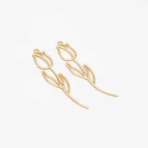 10 Stück Gold Hohl Tulpe Charms, 18K Vergoldetes Messing, Blumen Ohrring Anhänger GB-3772 Bild 2