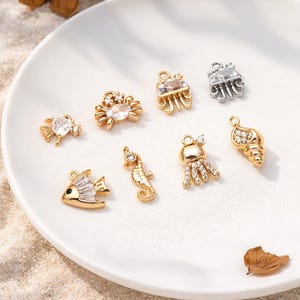 4 piezas de dijes pequeños de animales marinos en oro y plata con pavé de circonita cúbica, dijes de océano, dijes para pendientes, joyas de playa (GB-3781)