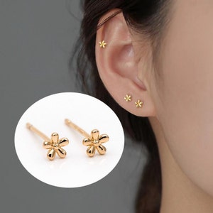 10pcs Gold Flower Ear Posts 4mm, Gold Plated Brass Stud Earrings, DIY Ear Findings (GB-3056)