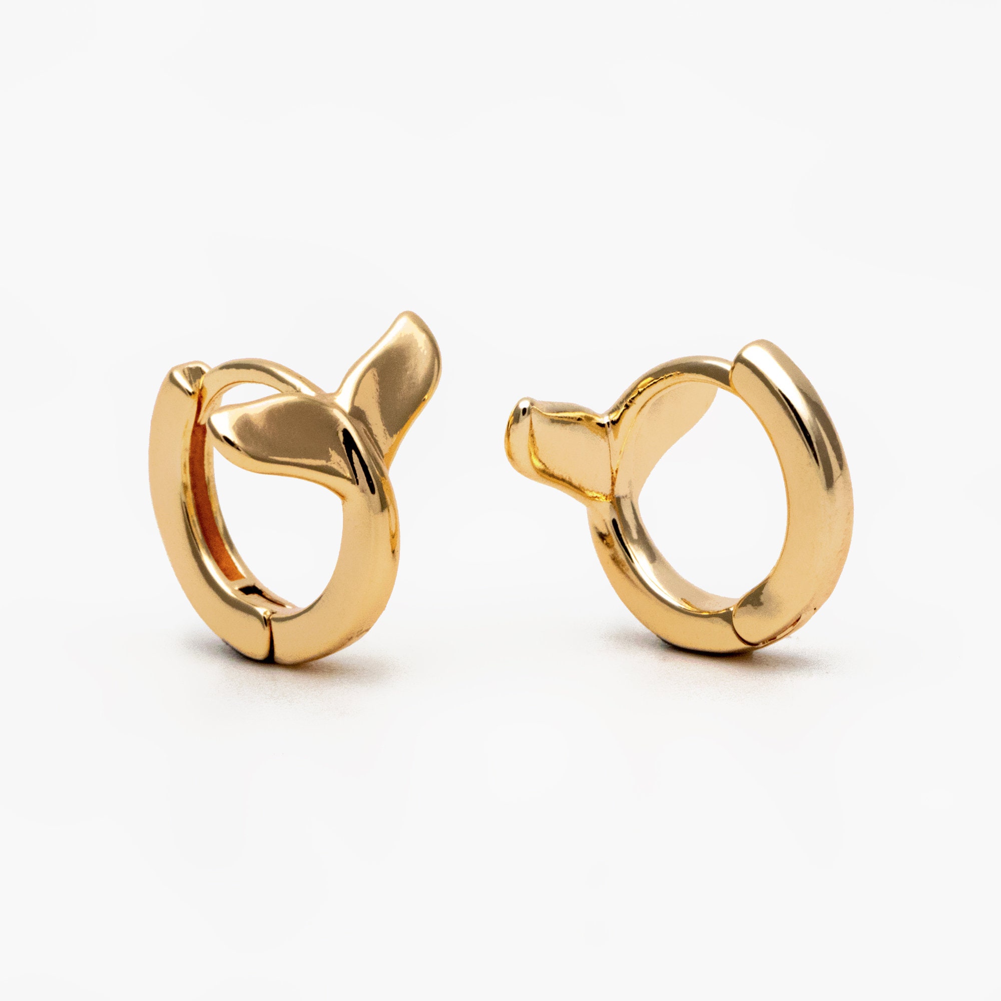 [wingbling] 14K Gold☆Nelly whale-tailed earrings Whale Tail Wire Earrings | 14K Gold | Kabana