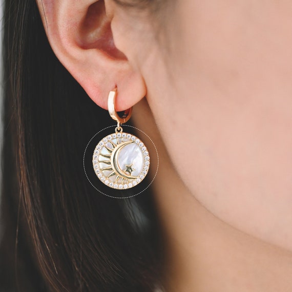 Make.N Crystal Charm26 - Mother-Of-Pearl Cubic Moon (2 color) Make.N Crystal Charm26 - Mother-Of-Pearl Cubic Moon (2 color)