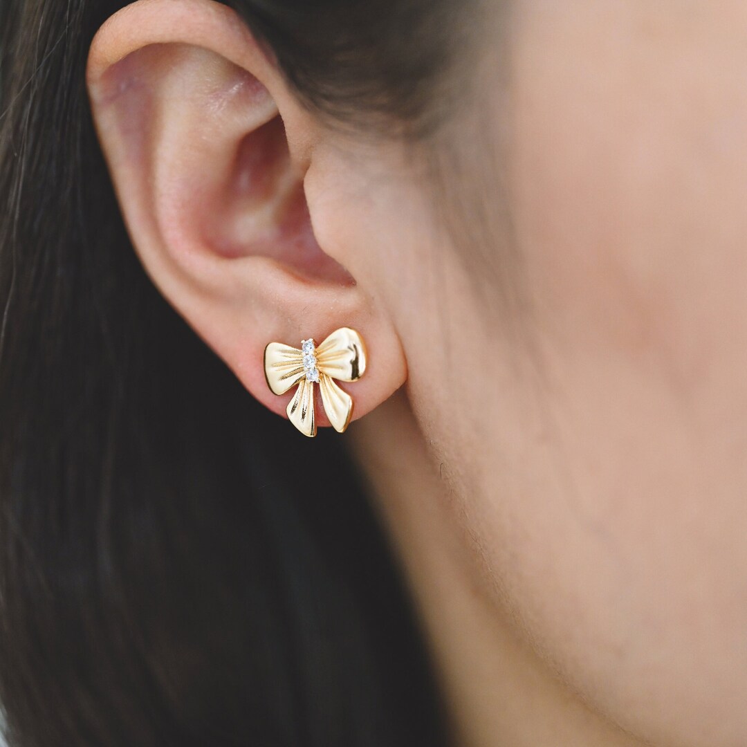 Boucles D'oreilles Créatives Et Colorées Pour Femmes Bijoux De Mode Design Papillon Nœud En Fer Style De Noël Européen Et Américain