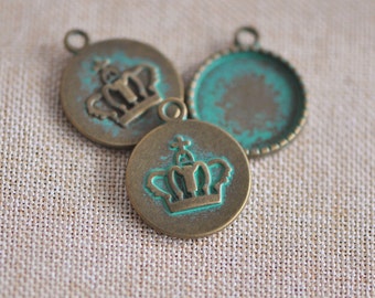 Green Verdigris Metal Charms, Crown Patina Pendants 21mm  (10601)/ 10pcs