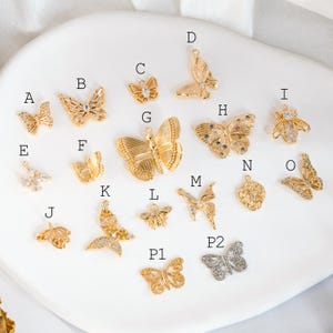 ジュエリー作りのための繊細な蝶のチャーム 4 個、金メッキの蝶のペンダント (GB-3561)