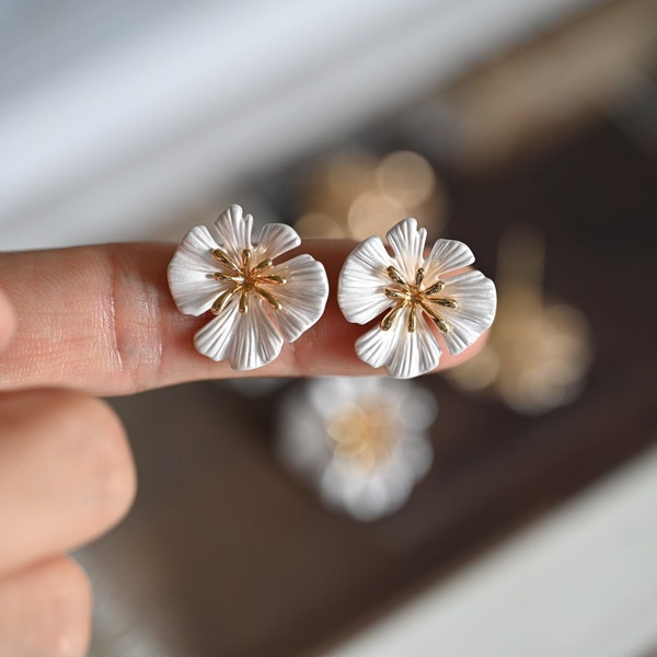 4pcs White Flower Earring with Loop, Gold Plated Brass, Jewelry Making, Diy Material, Jewelry Supplies (GB-3731)