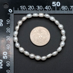 Bracciale elasticizzato con perle d'acqua dolce 1pc, braccialetto di perle autentiche, bracciali minimalisti con perline, gioielli estivi, bracciali da spiaggia PL-71 immagine 5