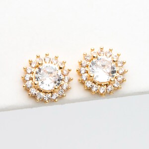 4 Stück CZ Pave Gold Blumen Ohrstecker 8 mm, vergoldete Messing Ohrstecker (#GB-3371)