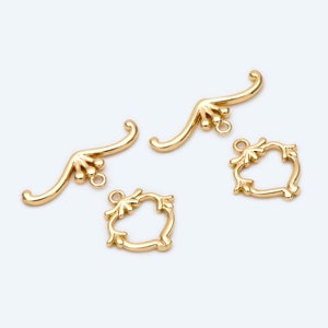 10pcs Gold Flower Toggle Clasp, Jewelry Clasp, 18K Gold Plated, Close Clasp (GB-2563-G)