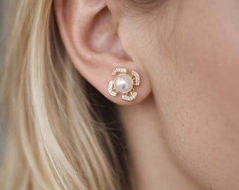 4pcs Glass Pearl Flower Earring with Loop, 18K Gold plated Brass, Dainty Stud Earrings (#GB-926)