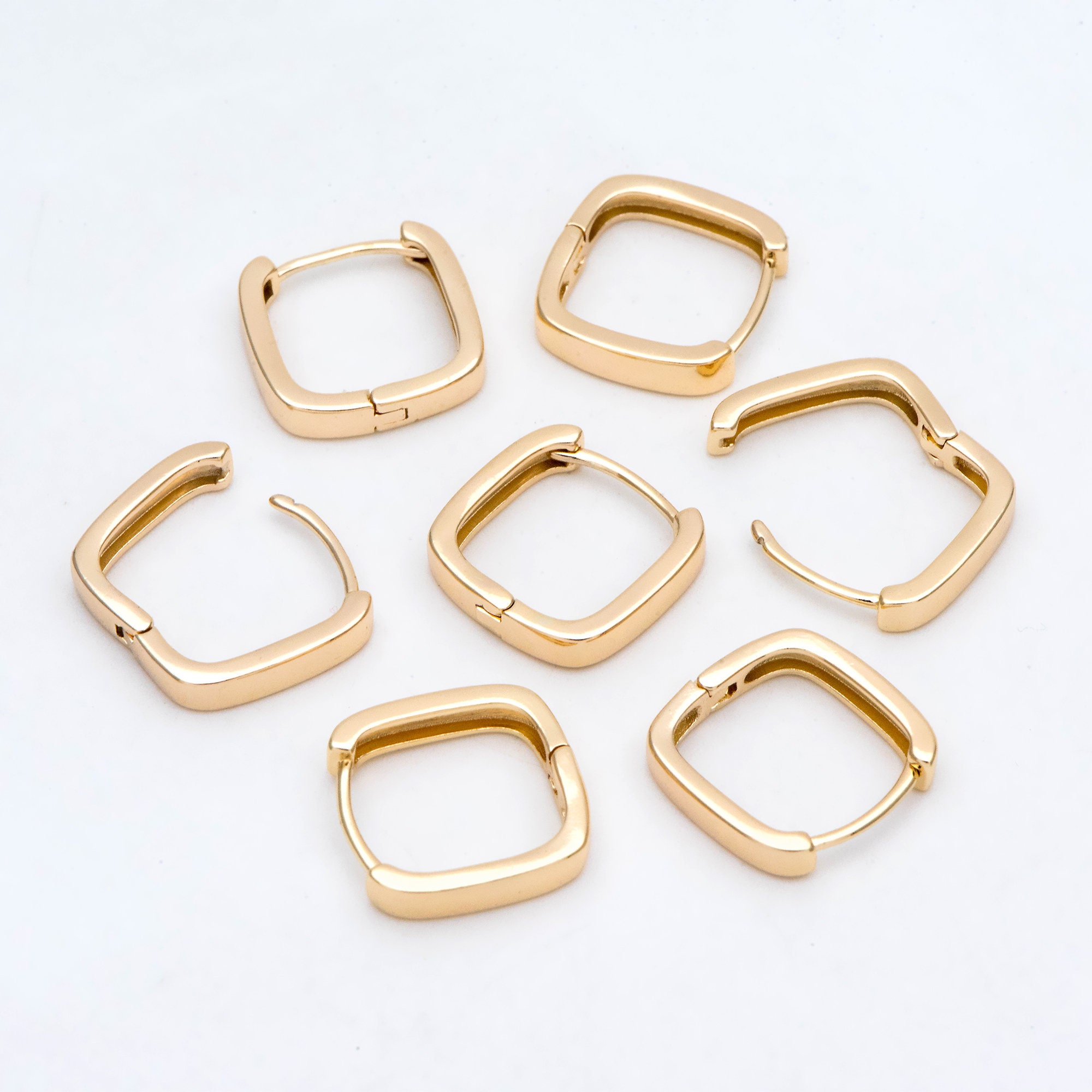 BENECREAT 16 Orecchini A Bottone Quadrati Placcato Oro 18k + 40 Dadi In Plastica - Accessori Gioielli Fai Da Te