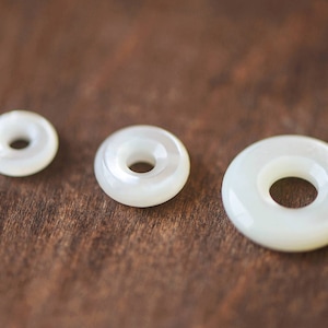 10 pezzi di anelli rotondi in madreperla bianca, ciondoli a forma di cerchio di conchiglia, perline a forma di ciambella ad anello rotondo, 8/10/12/15 mm (V1301)