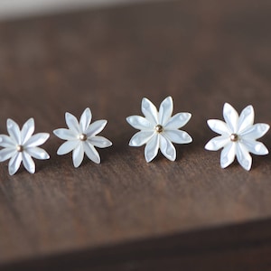 10pcs White Mother of Pearl Shell Daisy Flowers 10/ 12mm  (#V1036)