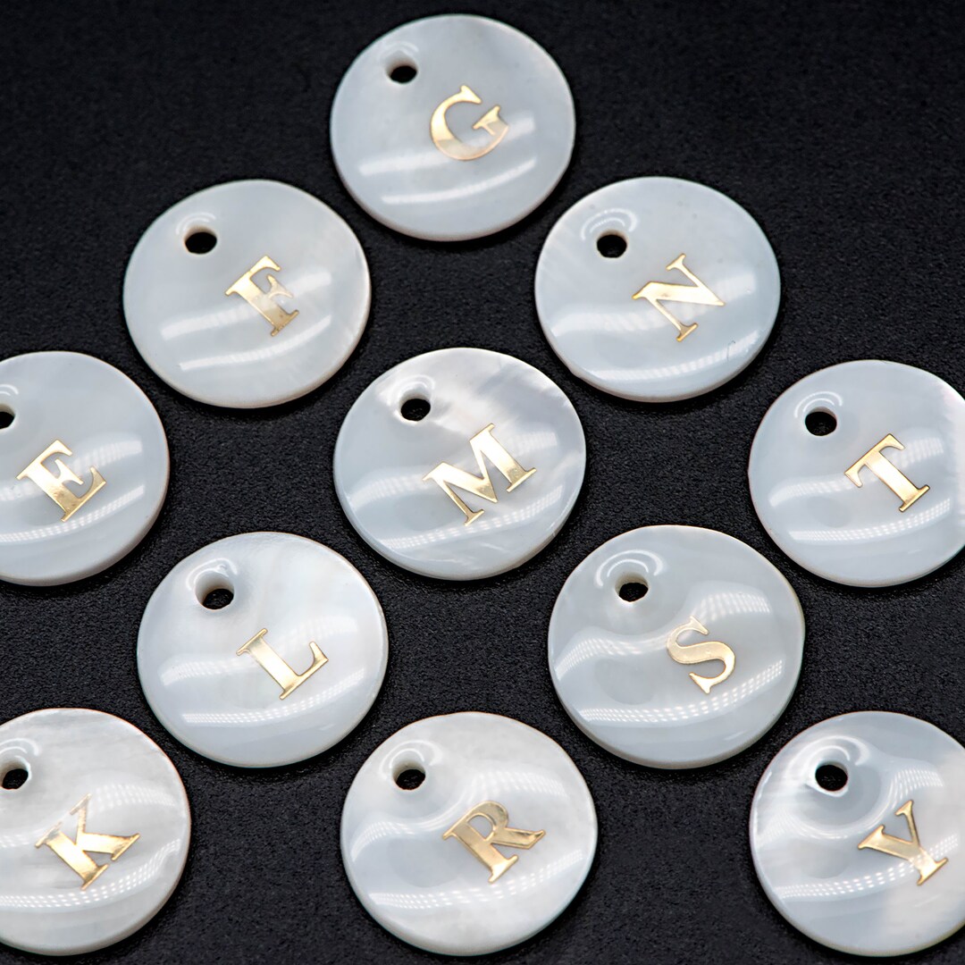 Muschel Alphabet Charms, Englische Buchstaben Perlen, runde Münzscheibe